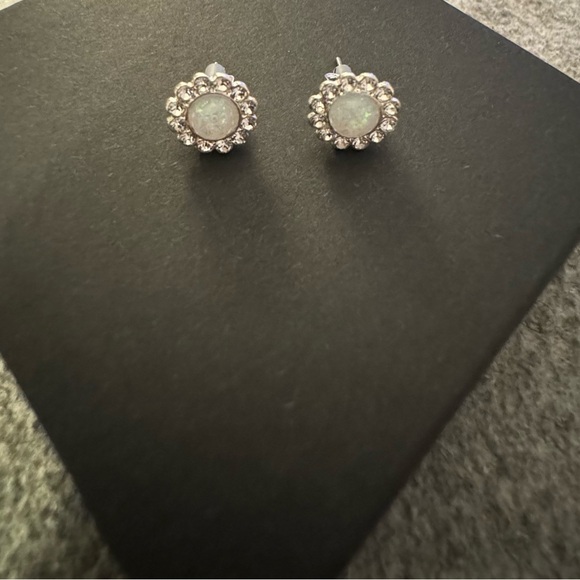 Silver Opal ring size 7 and earrings set, brand new, (costume jewelry) - Picture 3 of 6